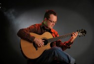 Antoine Dufour – artiste régulier au Festival International de Jazz de Montréal Originaire de L’Épiphanie, au Québec, Antoine Dufour découvre la guitare à 15 ans. Préconisant la six-cordes acoustique, il apprend à maîtriser le style fingerstyle. En 2005, il prend la deuxième...