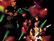 Super hommage à Jimi Hendrix – G3 Red House Bonne Année 2013 à tous. Je pensais débuter l’année avec un super kick avec cet extraordinaire hommage à Jimi Hendrix fait par Steve Vai, Joe Satriani, et Eric Johnson. ...